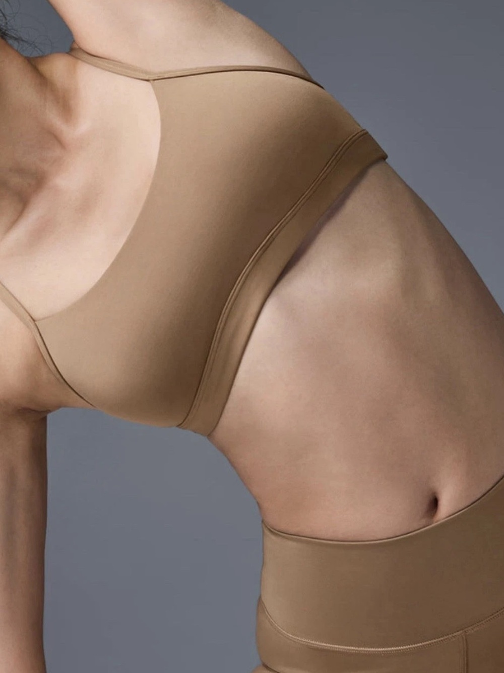 Alo Yoga Airlift Intrigue Bra - Toasted Almond S NWT - Picture 4 of 6